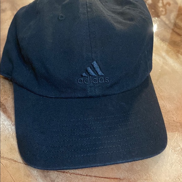Adidas Black Cap - Picture 1 of 3